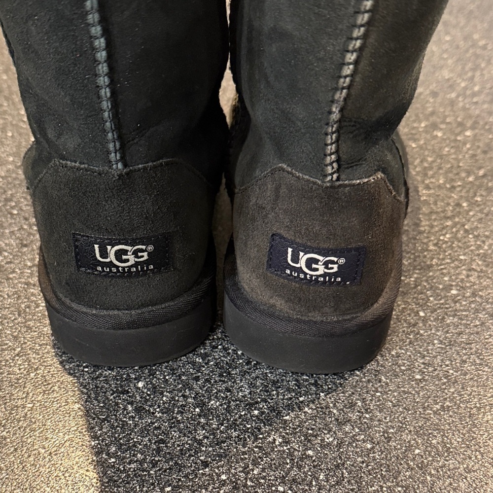 UGG Women's Black Classic Short II Winter Boots - size 6 - Picture 5 of 8